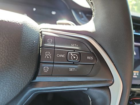 Used 2023 Jeep Grand Cherokee Altitude AWD/4WD image 26