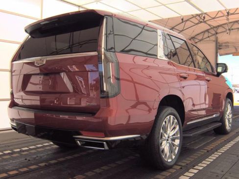 Used 2023 Cadillac Escalade Premium Luxury image 4