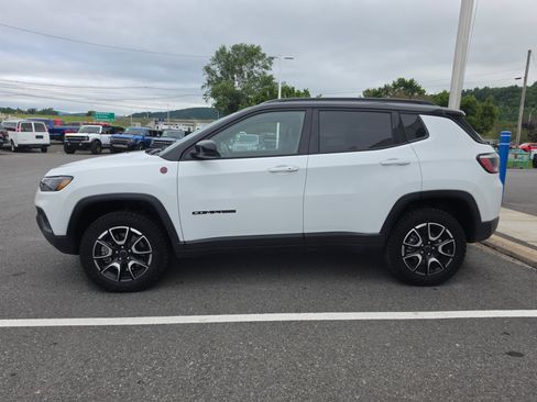 Used 2025 Jeep Compass Trailhawk w/ Trailhawk Convenience Group AWD/4WD image 7