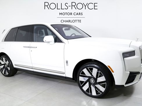Certified 2025 Rolls-Royce Cullinan AWD/4WD image 5