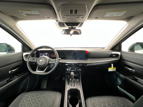 New 2026 Nissan Kicks SV w/ SV Premium Package FWD image 9