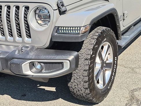 Used 2023 Jeep Gladiator Overland AWD/4WD image 9
