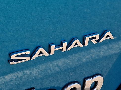 Used 2020 Jeep Wrangler Unlimited Sahara image 16