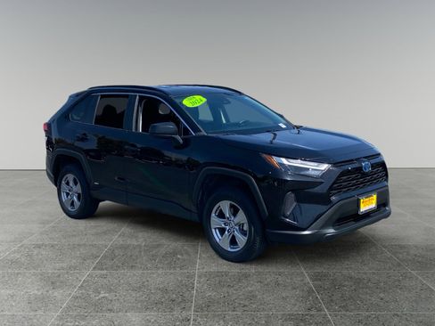 Used 2024 Toyota RAV4 LE AWD/4WD image 7