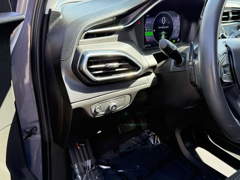 Used 2023 Chevrolet Bolt EUV LT image 19