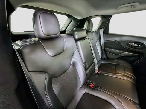 Used 2020 Jeep Cherokee Latitude Plus FWD image 29
