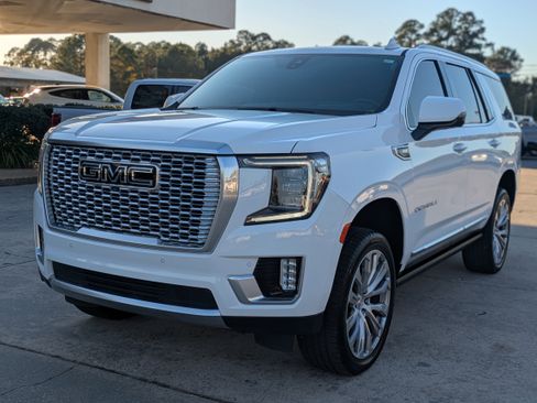 Used 2022 GMC Yukon Denali w/ Advanced Technology Package image 2