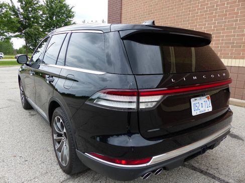 Used 2025 Lincoln Aviator AWD image 7