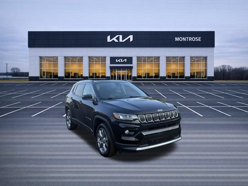 Used 2022 Jeep Compass Limited w/ Sun and Sound Group AWD/4WD image 3