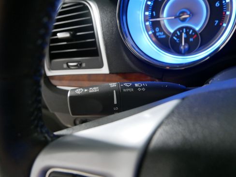 Used 2014 Chrysler 300 AWD w/ Driver Convenience Group image 32
