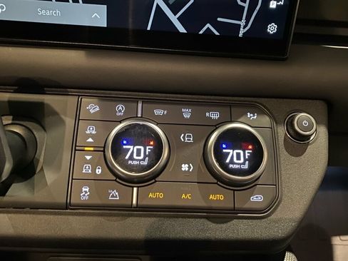 Used 2022 Land Rover Defender 110 V8 AWD/4WD image 22