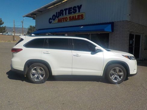 Used 2018 Toyota Highlander Limited Platinum image 2