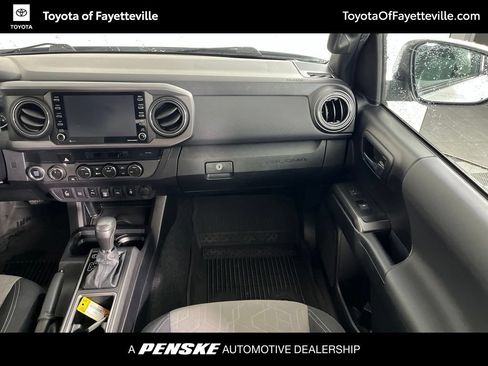 Used 2021 Toyota Tacoma TRD Sport w/ Technology Package AWD/4WD image 16
