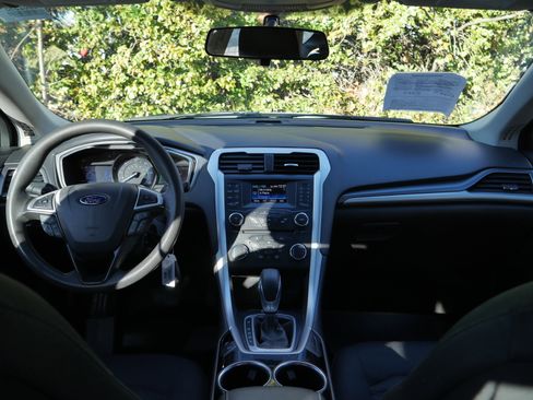 Used 2013 Ford Fusion SE image 9