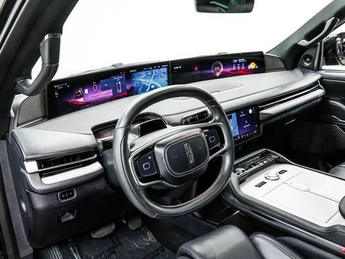 Used 2025 Lincoln Navigator L Reserve w/ Jet Appearance Package AWD/4WD image 5