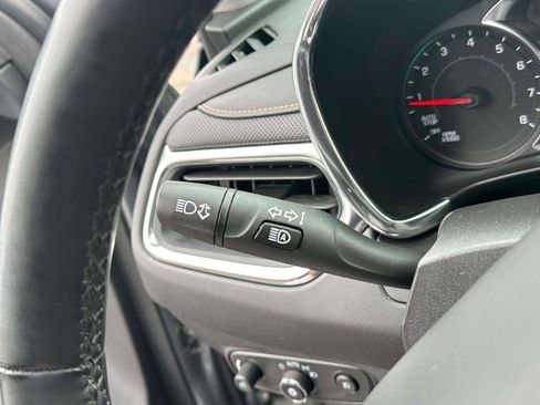 Used 2023 Chevrolet Equinox Premier image 23