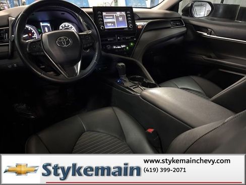 Used 2022 Toyota Camry SE w/ Convenience Package image 5