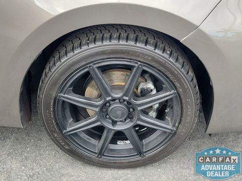 Used 2017 Toyota Corolla SE w/ SE Premium Package FWD image 5