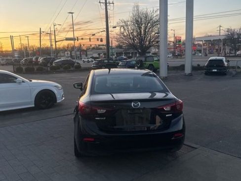 Used 2018 MAZDA MAZDA3 Touring image 15