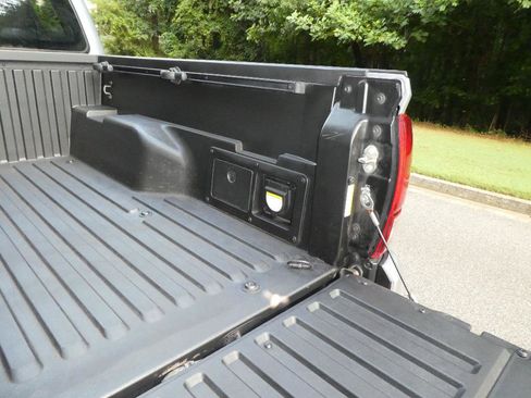 Used 2019 Toyota Tacoma TRD Sport AWD/4WD image 18