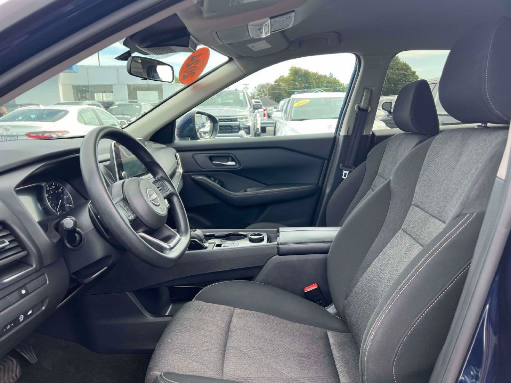 Used 2024 Nissan Rogue SV AWD/4WD image 18
