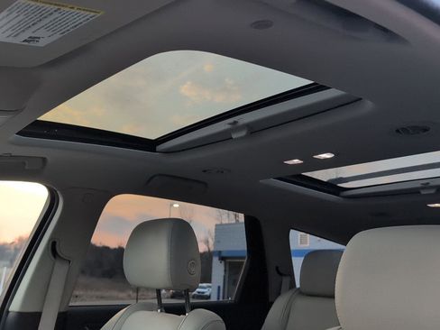 Used 2020 Buick Enclave Premium w/ Sun and Sites Package FWD image 24
