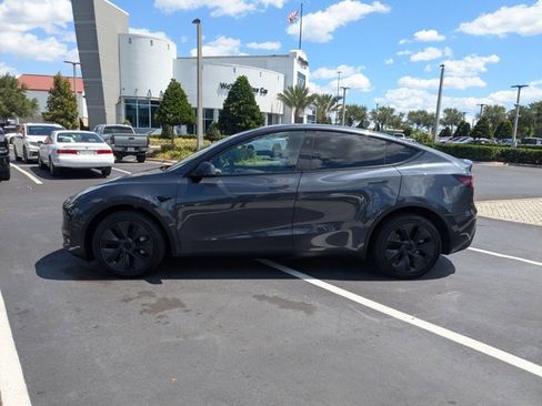 Used 2024 Tesla Model Y Long Range AWD/4WD image 8