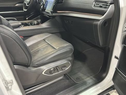 Used 2024 Jeep Wagoneer L Series II w/ Flexible Seating Group AWD/4WD image 33