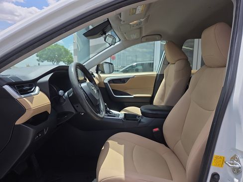 Used 2020 Toyota RAV4 LE w/ Carpet Mat Package FWD image 9