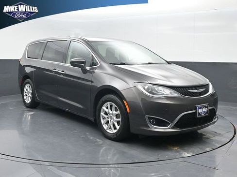 Used 2020 Chrysler Pacifica Touring w/ Advanced Safetytec Group FWD image 1