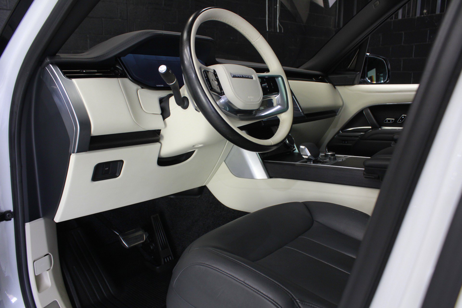Used 2023 Land Rover Range Rover Long Wheelbase Autobiography AWD/4WD image 35
