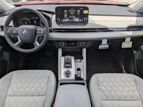 New 2025 Mitsubishi Outlander SEL image 17