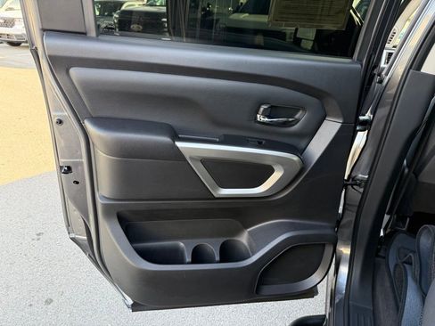 Used 2021 Nissan Titan SV w/ SV Convenience Package image 11
