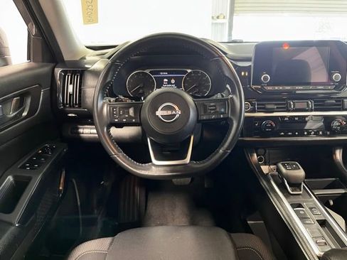 Used 2024 Nissan Pathfinder SV FWD image 20