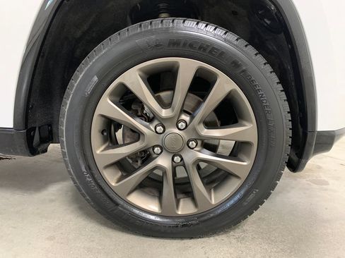 Used 2016 Jeep Grand Cherokee Limited 75th Anniversary AWD/4WD image 13