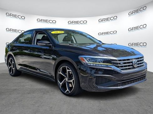 Used 2020 Volkswagen Passat 2.0T R-Line image 1