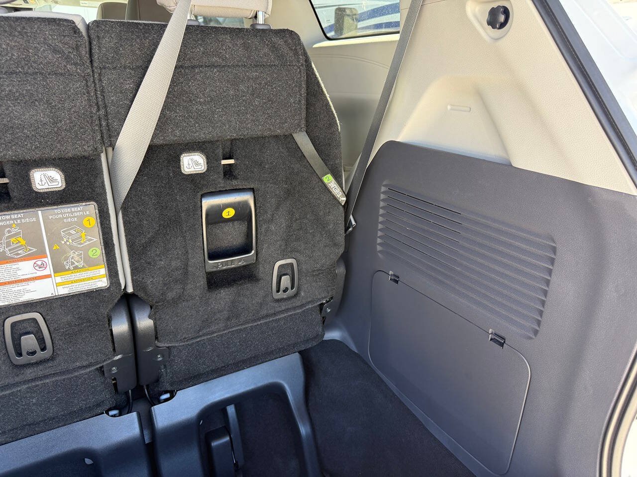 Used 2024 Toyota Sienna LE AWD/4WD image 30
