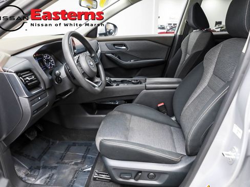 Used 2021 Nissan Rogue SV image 32