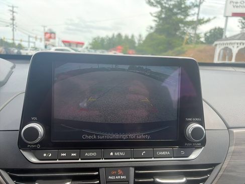 Used 2025 Nissan Altima 2.5 SV FWD image 20