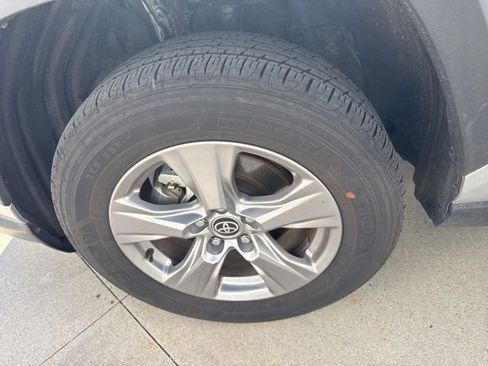 Used 2025 Toyota RAV4 XLE image 12