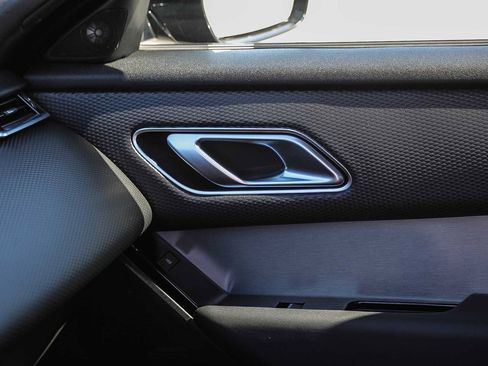 Used 2022 Land Rover Range Rover Velar R-Dynamic S image 21