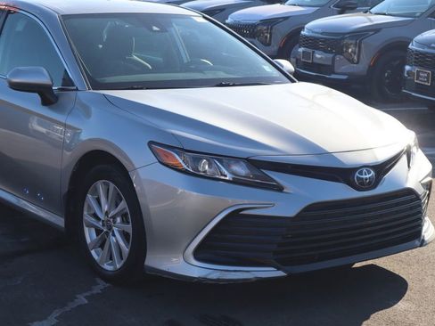Used 2021 Toyota Camry LE image 2