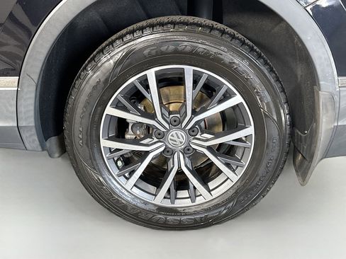 Used 2020 Volkswagen Tiguan SE FWD image 37