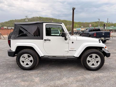 Used 2012 Jeep Wrangler Sahara w/ Connectivity Group AWD/4WD image 8
