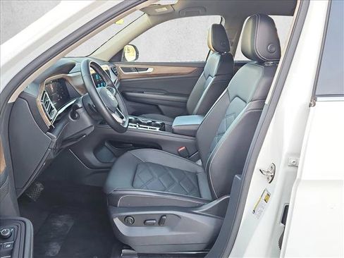 Used 2025 Volkswagen Atlas SE FWD image 15
