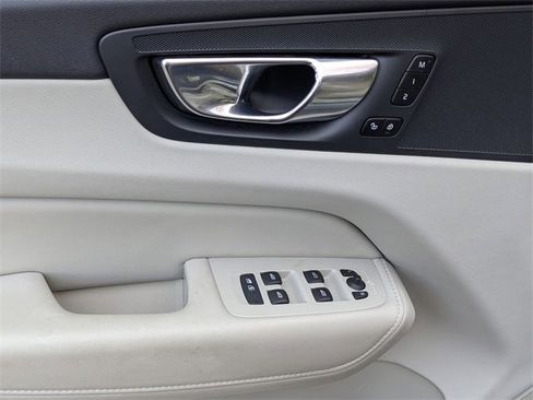Certified 2023 Volvo XC60 B5 Plus image 25