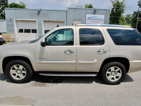 Used 2008 GMC Yukon Denali image 3