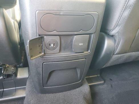 Used 2023 Ford Explorer XLT AWD/4WD image 17