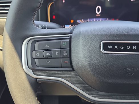 Used 2022 Jeep Wagoneer Series III w/ Flexible Seating Group AWD/4WD image 14