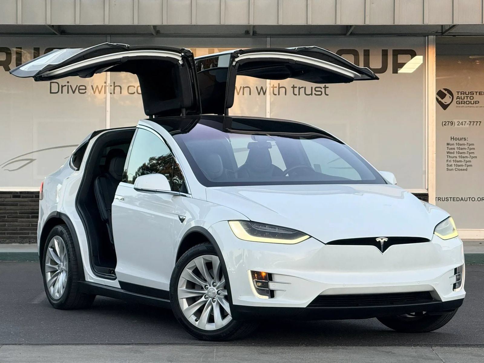Used 2018 Tesla Model X 75D AWD/4WD image 3